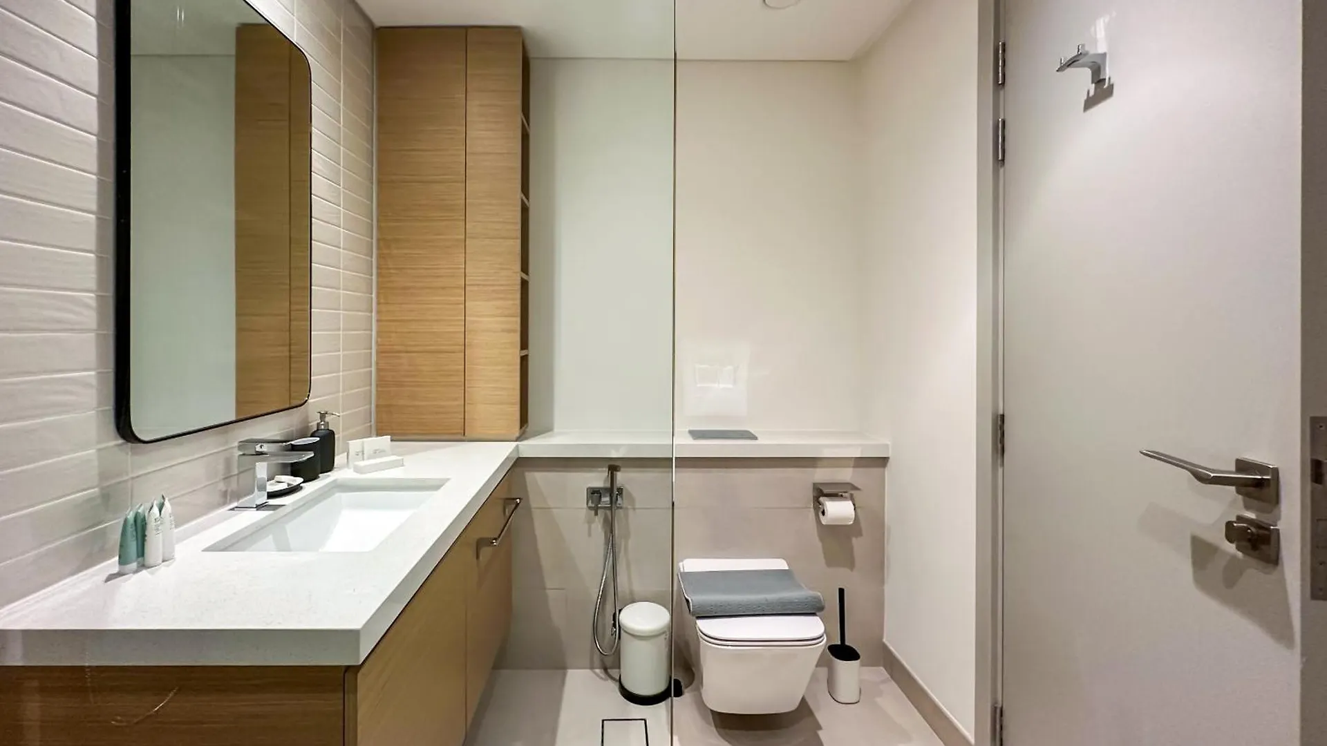 Apartment Brand New Stylish 2 Bedroom With Balcony Dubai