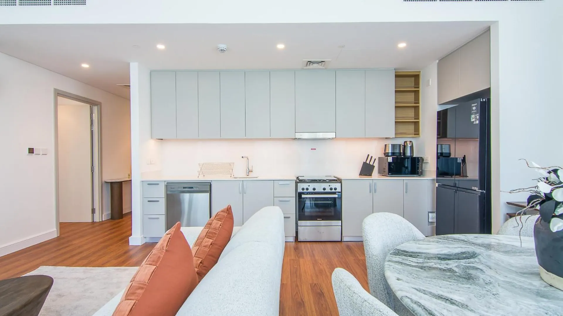Apartment Brand New Stylish 2 Bedroom With Balcony Dubai