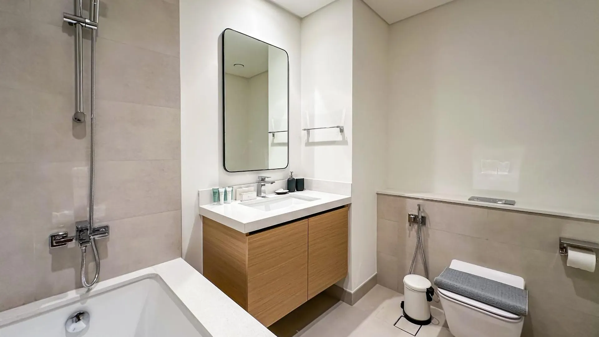 Brand New Stylish 2 Bedroom With Balcony Dubai 0*,